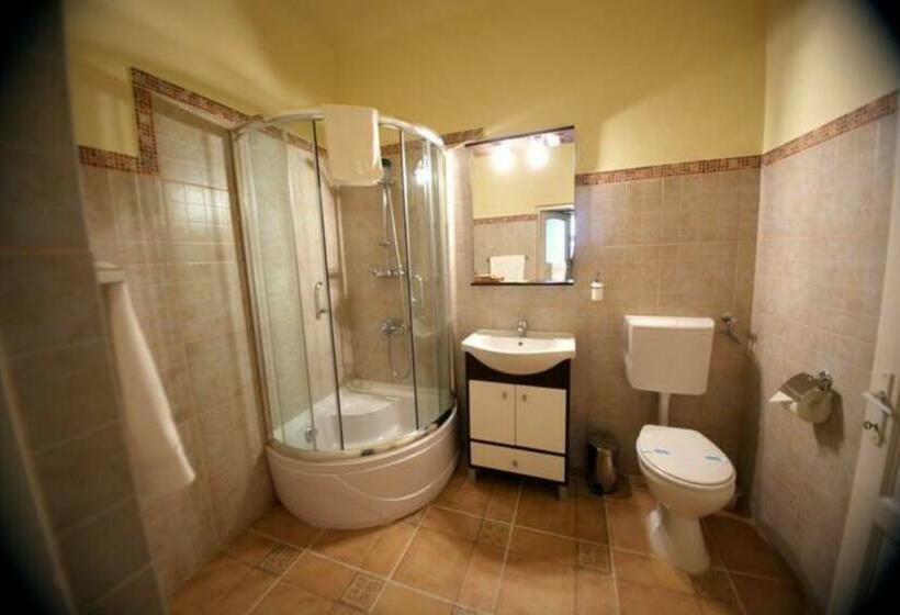 اتاق خانوادگی, Fronius Boutique Residence