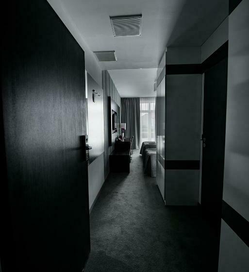 חדר סטנדרט, Grafit