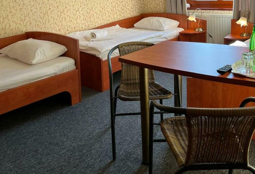 חדר סטנדרט לשלושה, I Restauracja Castle