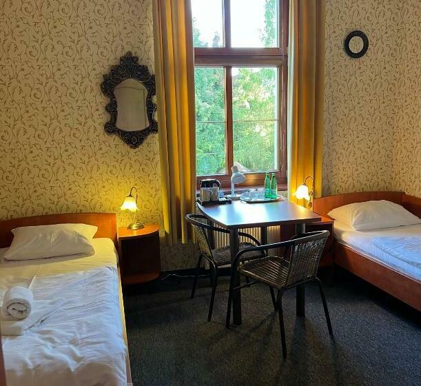 חדר סטנדרט, I Restauracja Castle