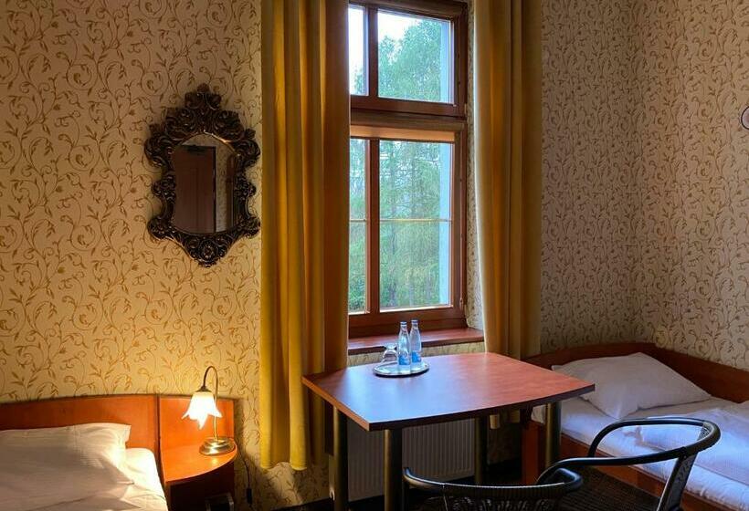 Номер Стандарт, I Restauracja Castle
