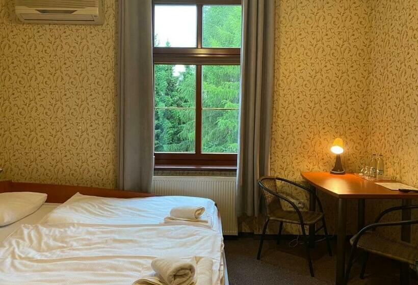 חדר סטנדרט, I Restauracja Castle