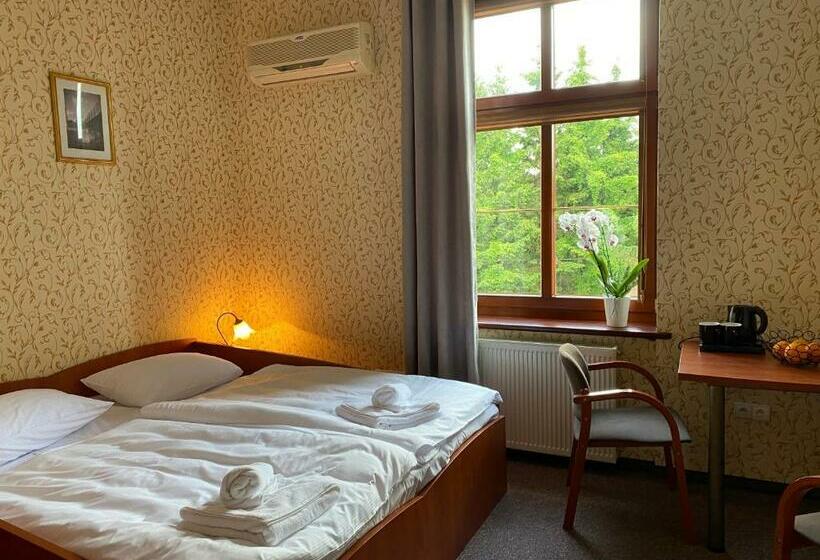 Номер Стандарт, I Restauracja Castle