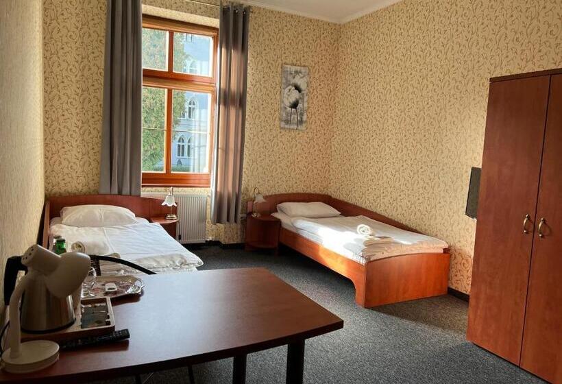 חדר סטנדרט, I Restauracja Castle