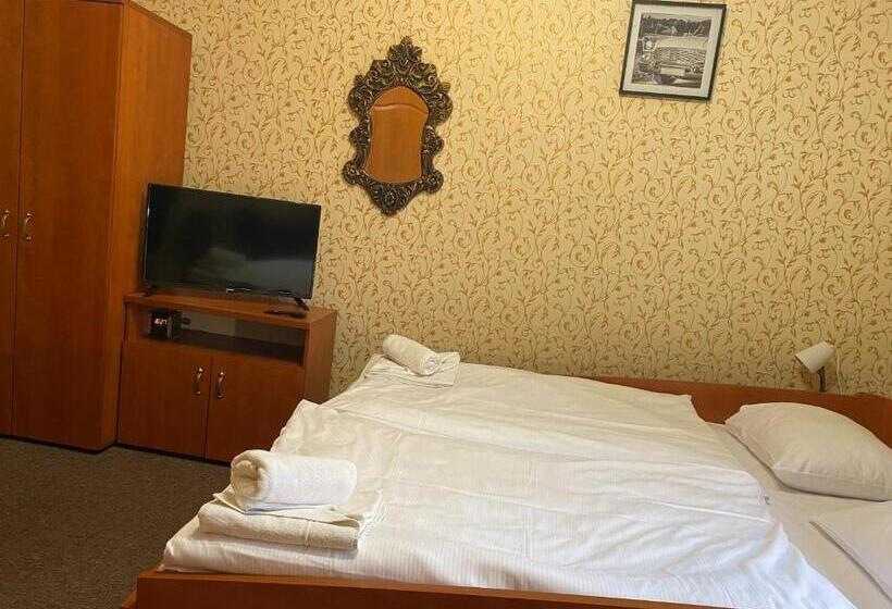 חדר סטנדרט, I Restauracja Castle