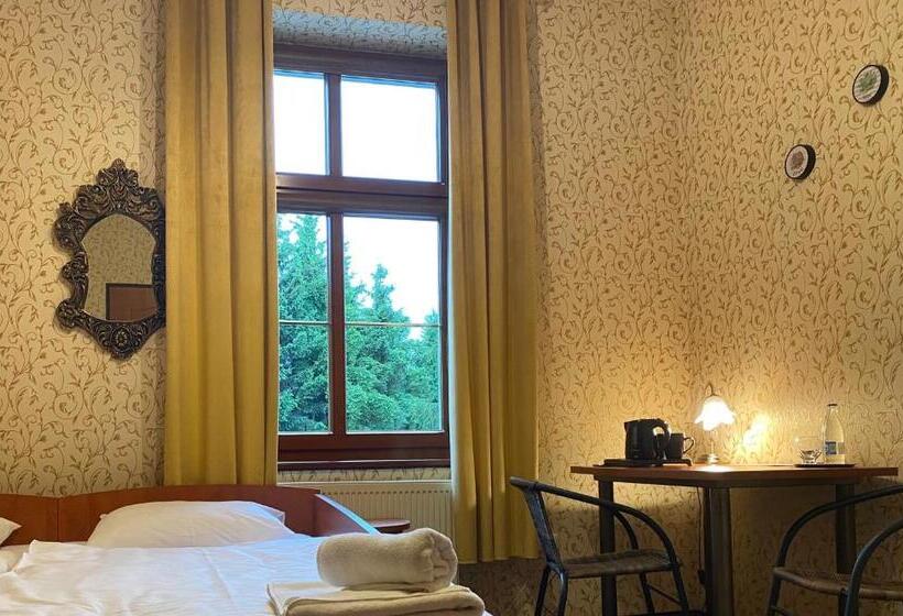 חדר סטנדרט, I Restauracja Castle