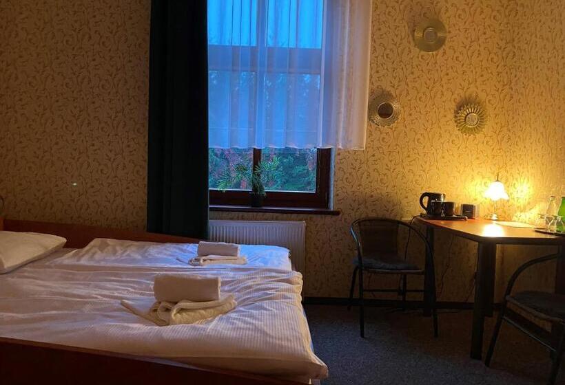 חדר סטנדרט, I Restauracja Castle