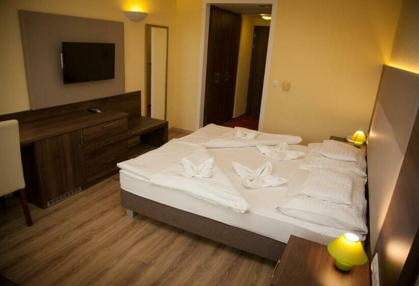 غرفة قياسية, Jade Hotel Ezüsthíd