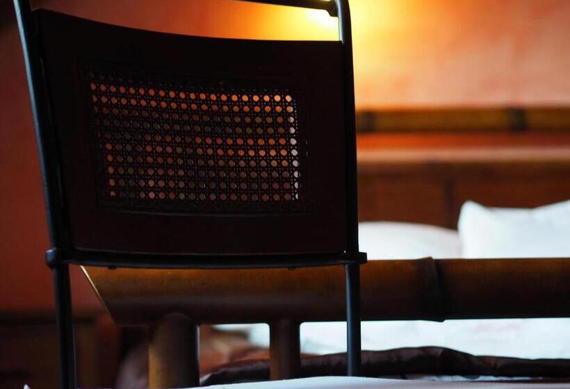 غرفة قياسية فردية, Jan