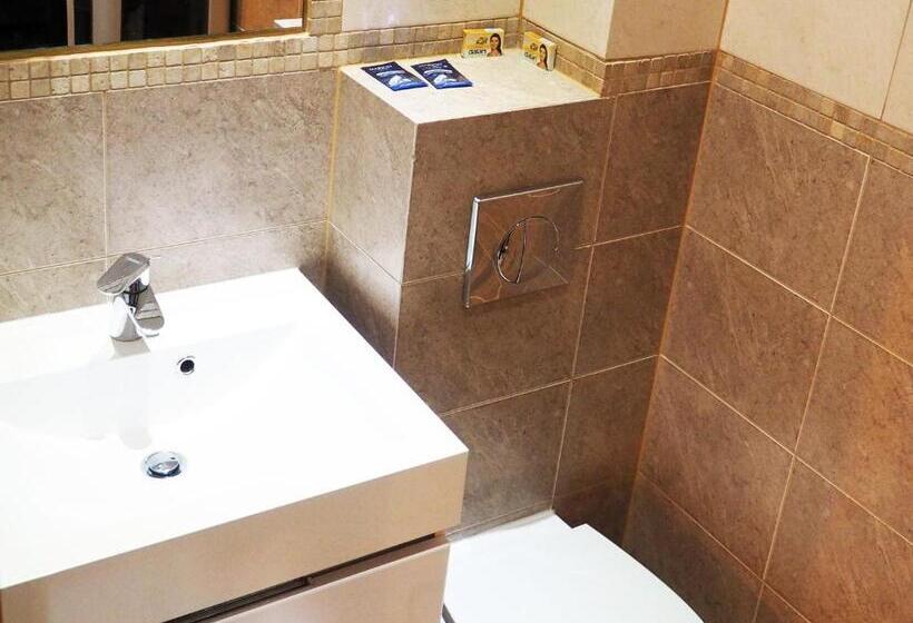 غرفة كلاسيكية ثلاثية, Jan