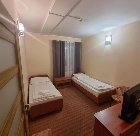 غرفة قياسية رباعية, Jan