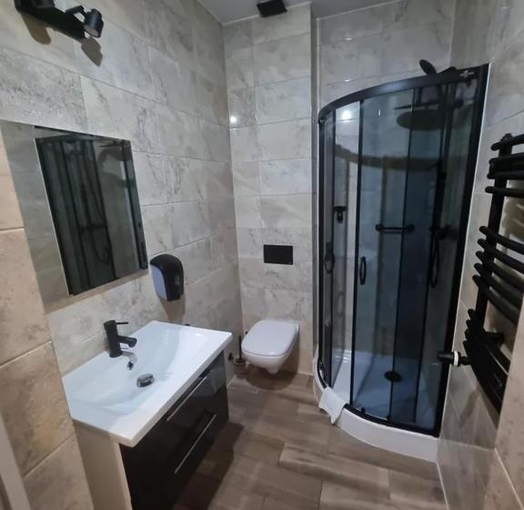 شقة غرفة واحدة, Jan