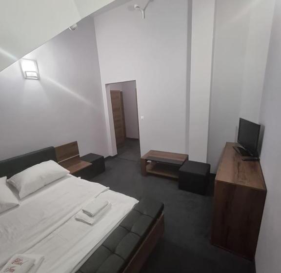 شقة غرفة واحدة, Jan