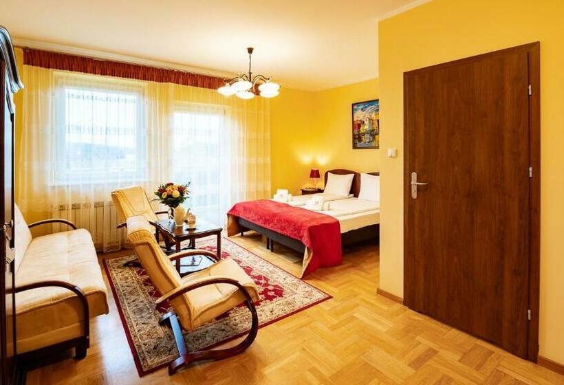 חדר סטנדרט לשלושה, Kasztelan