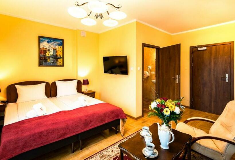 חדר סטנדרט לשלושה, Kasztelan