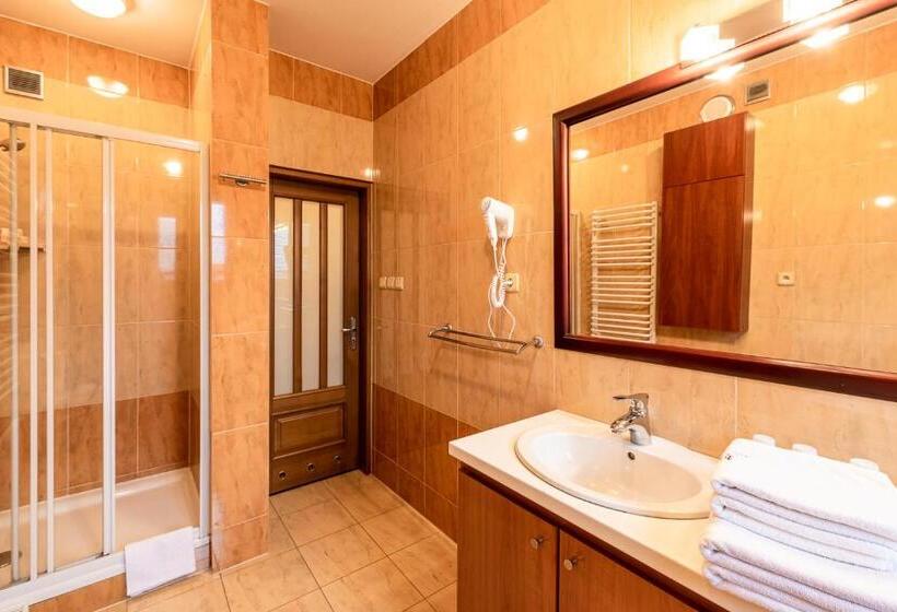 침실 2개 아파트, Kasztelan