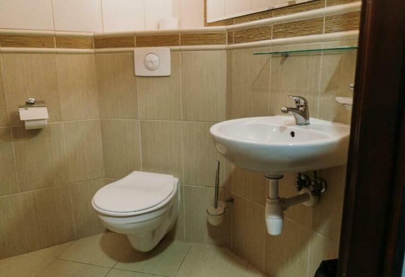 스탠다드 룸, Kinga