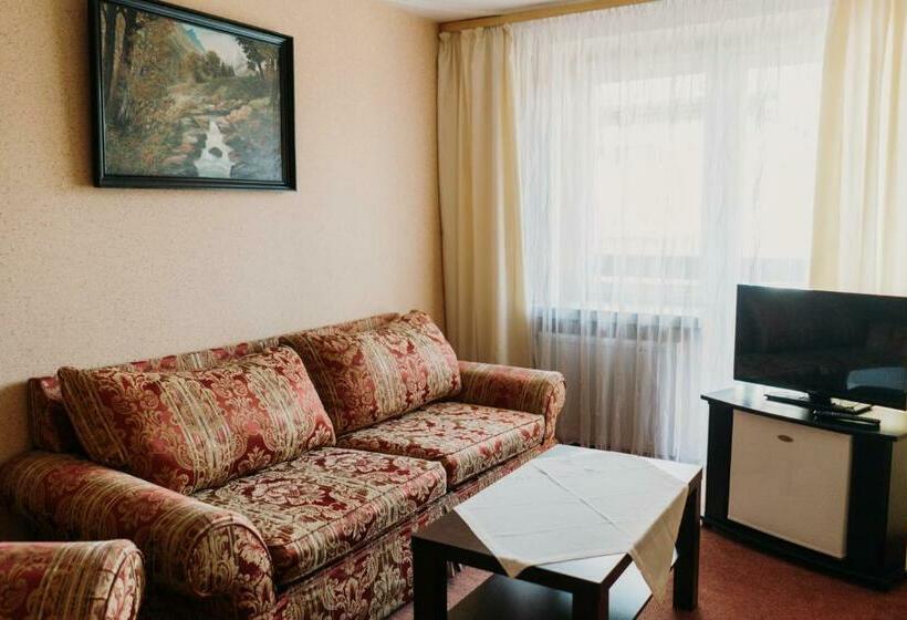 스탠다드 스튜디오, Kinga