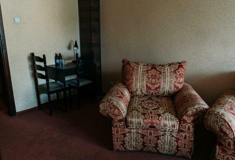 스탠다드 스튜디오, Kinga