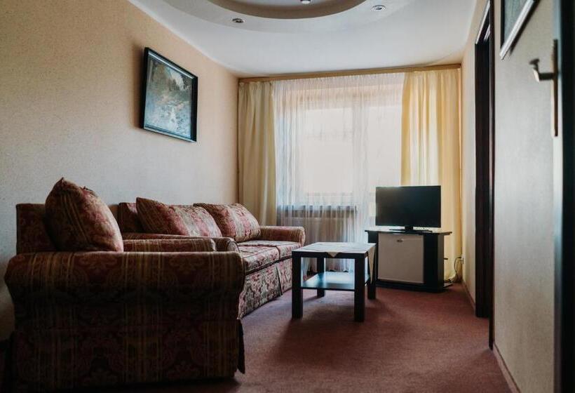 스탠다드 스튜디오, Kinga