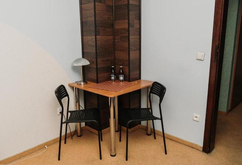 스탠다드 룸, Kinga