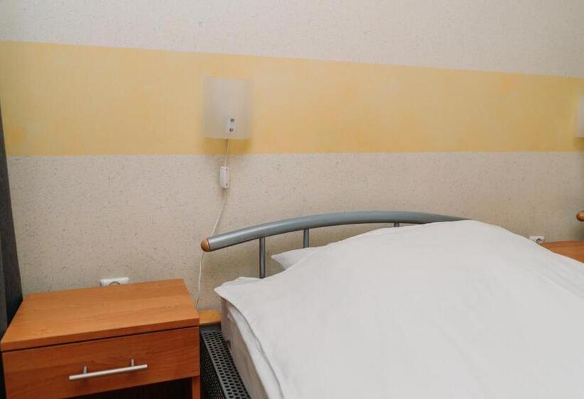 스탠다드 싱글 룸, Kinga