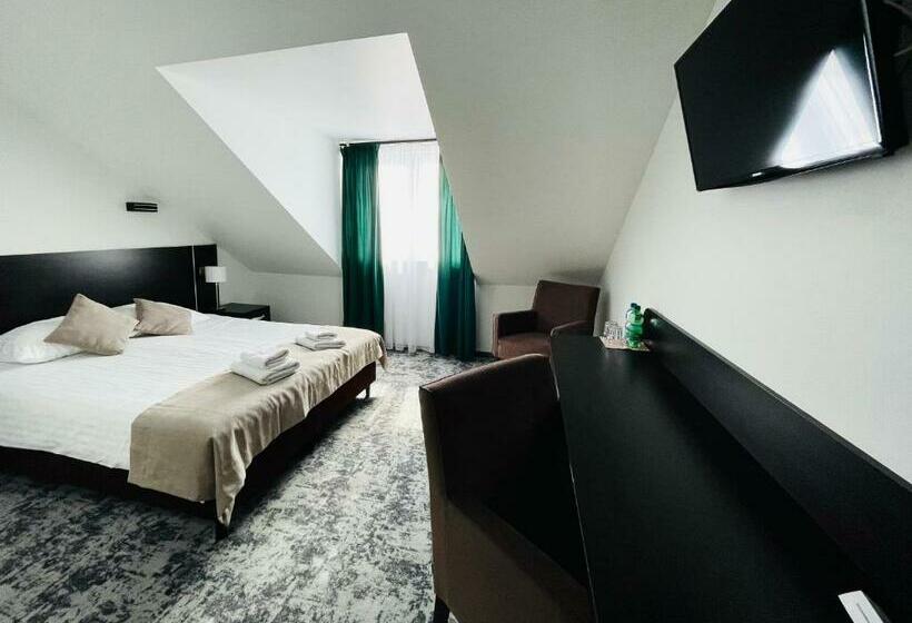 クラシックルーム, Mużakowski