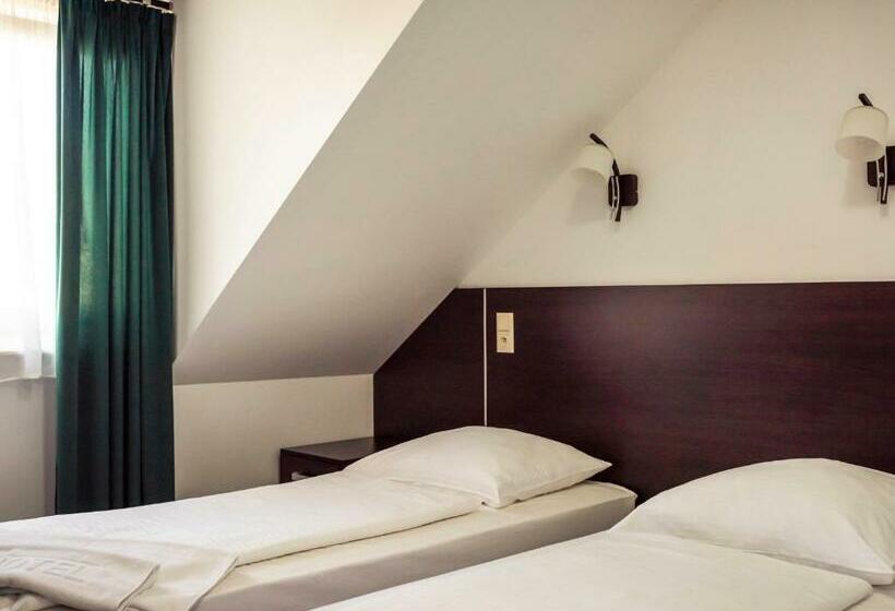 クラシックルーム, Mużakowski