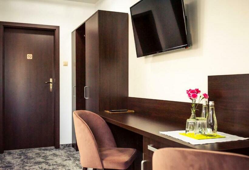 クラシックルーム, Mużakowski