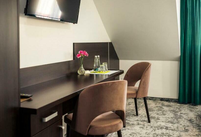 クラシックルーム, Mużakowski