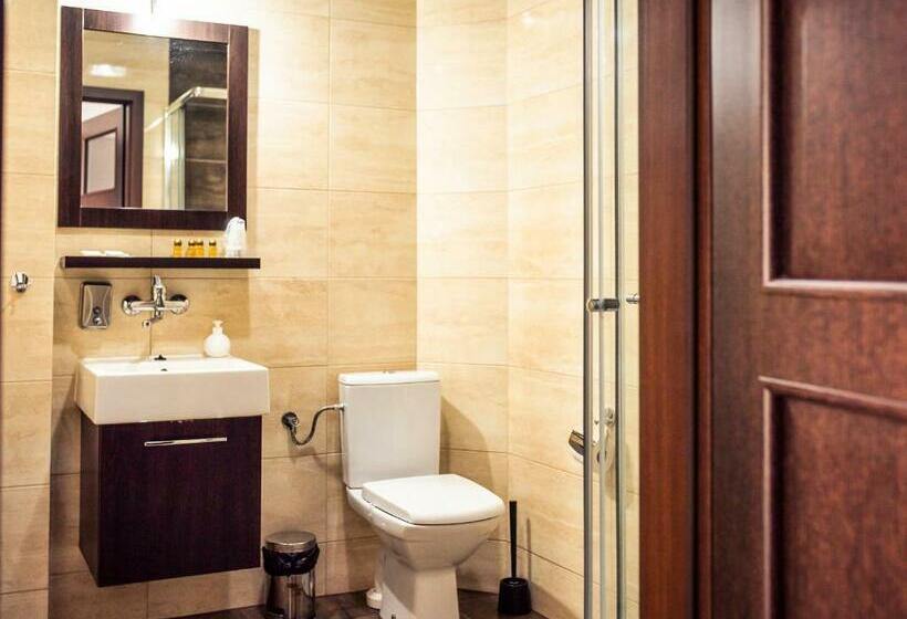 スーペリアールーム, Mużakowski