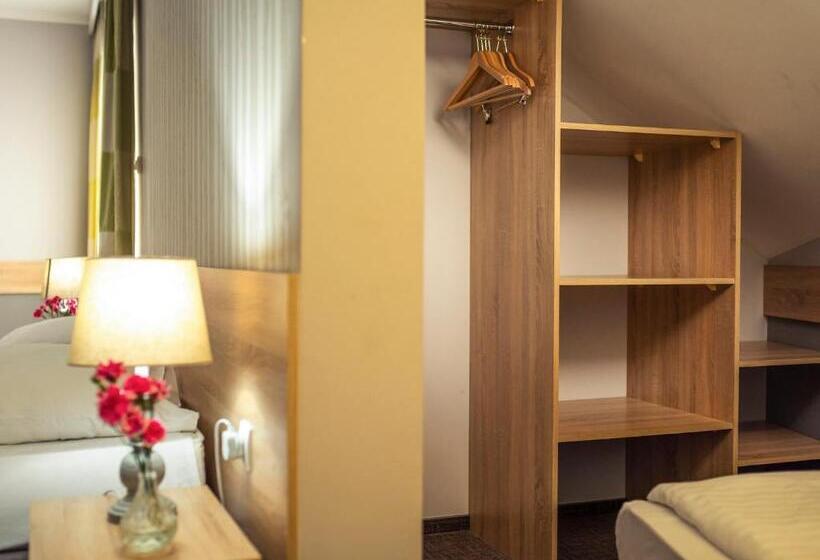 バルコニー付きデラックスルーム, Mużakowski