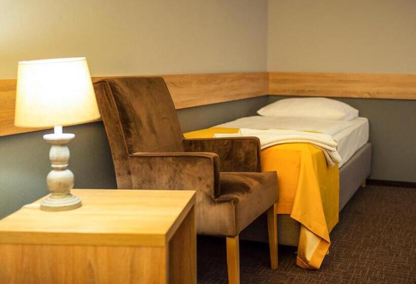 プレミアムトリプルルーム, Mużakowski