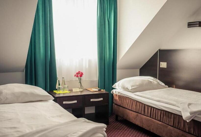 スタンダードルーム, Mużakowski