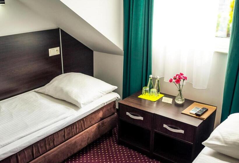 スタンダードルーム, Mużakowski