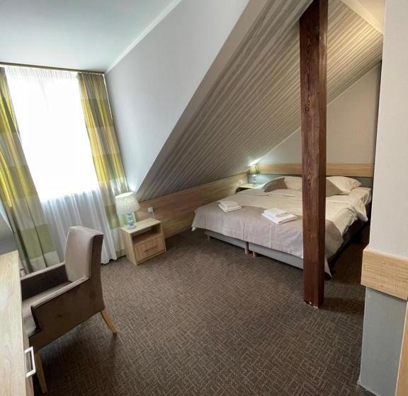 スタンダードルーム, Mużakowski