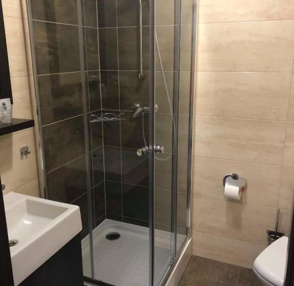 スタンダードルーム, Mużakowski