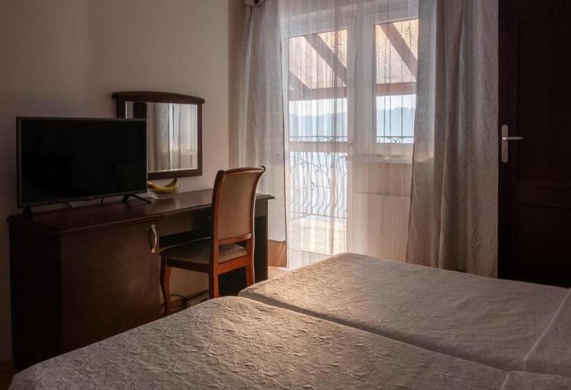 Номер Стандарт Вид на Озеро, Na Skarpie