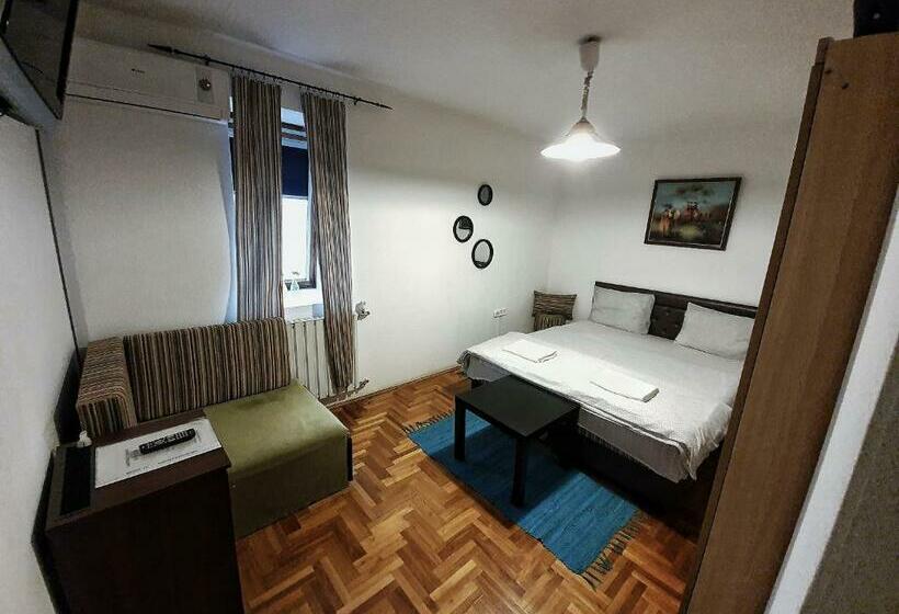 Номер Стандарт, Napsugár Panzió