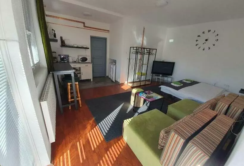 １ベッドルームアパートメント, Napsugár Panzió