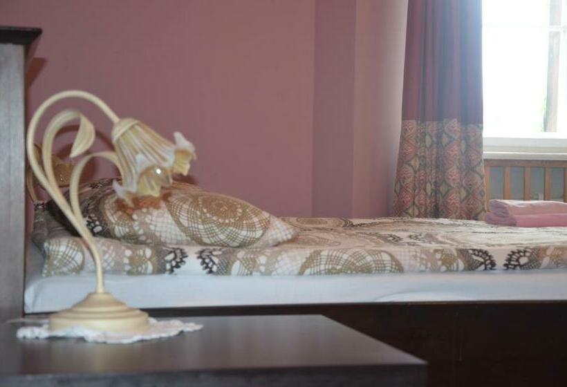 庭の見える1ベッドルームアパートメント, Pałac Myśliwski Orle Solutions