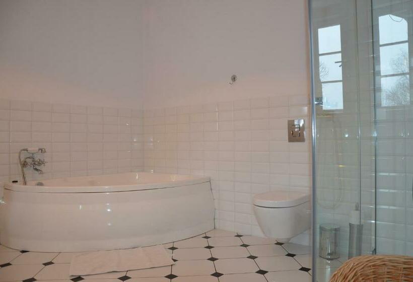 庭の見える1ベッドルームアパートメント, Pałac Myśliwski Orle Solutions