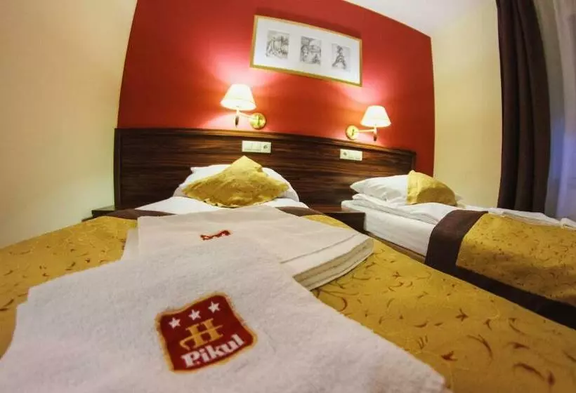 デラックスルーム, Pikul