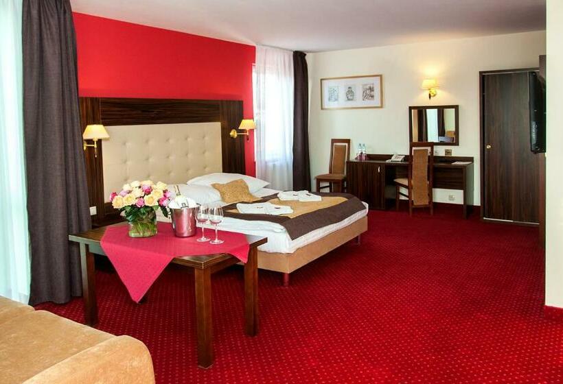 דירת חדר דלוקס, Pikul