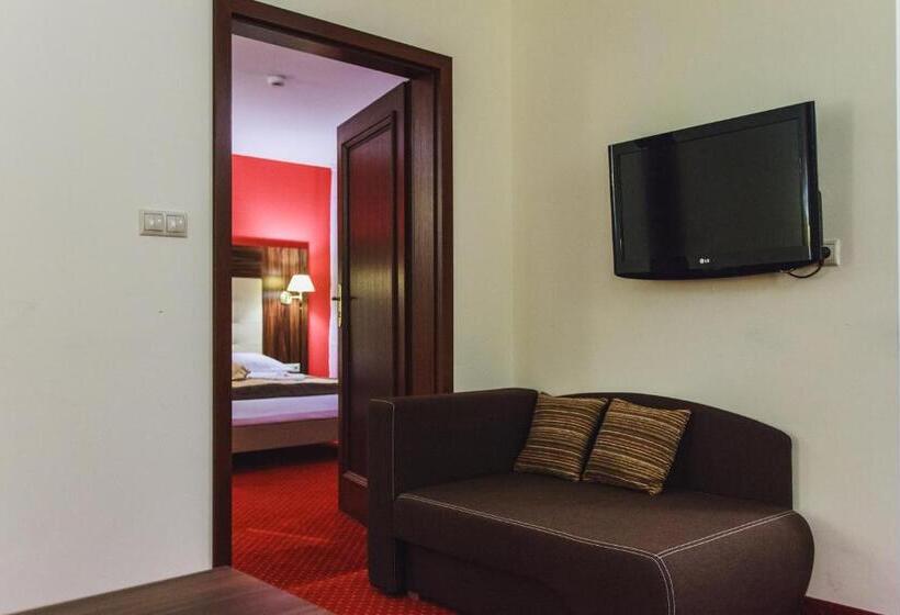 דירת חדר דלוקס, Pikul