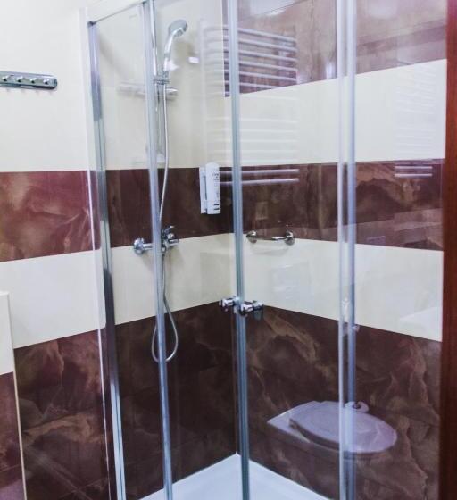 דירת חדר דלוקס, Pikul