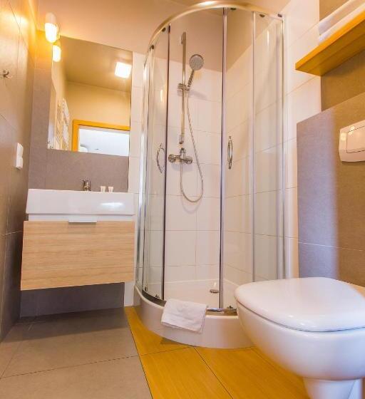 اتاق استاندارد سه نفره, Platan