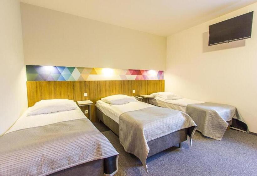 اتاق استاندارد سه نفره, Platan