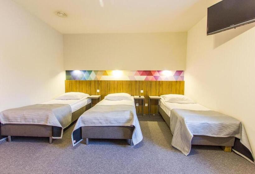 اتاق استاندارد چهار تخته, Platan