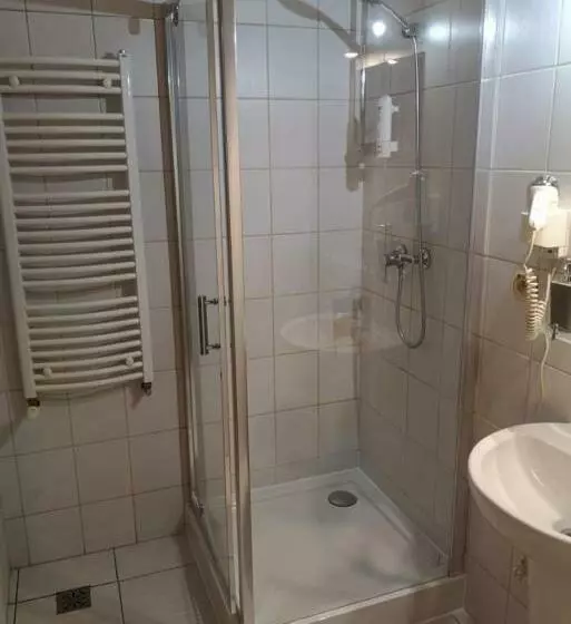 Standard Yhden Hengen Huone, Stary Młyn